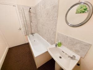 13 Flat 2 Esplanade Gardens Image 2