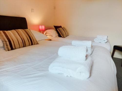 13 Flat 2 Esplanade Gardens Image 3