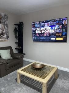 CITY CENTRE *PRIVATE PARKING* Image 2