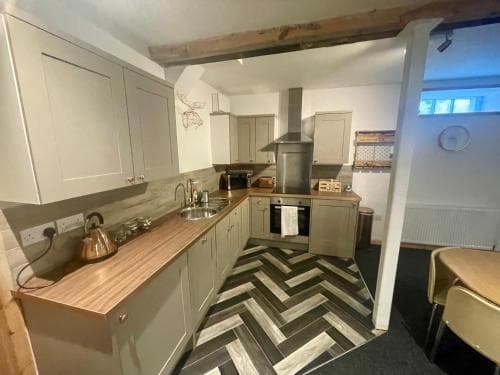 Loaf 2 at The Old Granary Converted Town Centre Barn Image 3