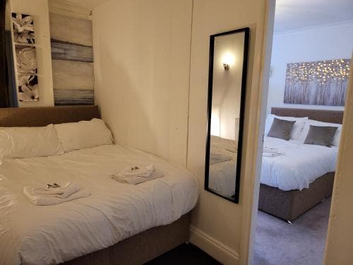 Seaside flat with Fireplace fast WIFI FREE parking Image 3