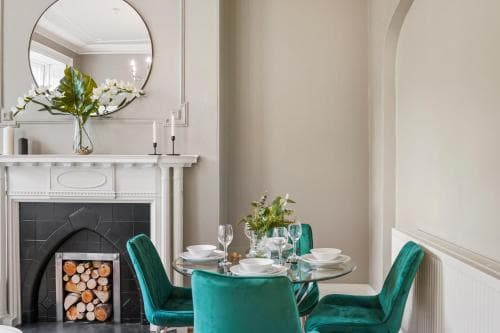 Delightful and Designer Apartment in Yorkshire - Parking Image 3