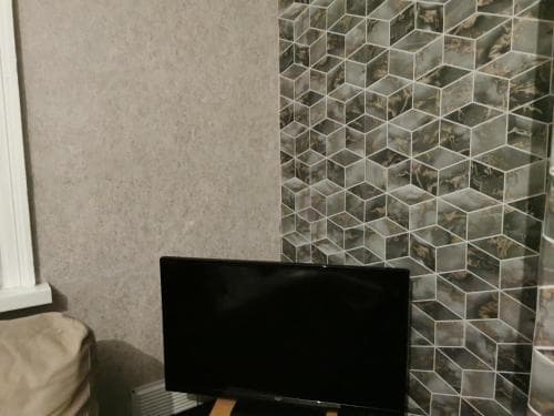 Lovely 3-Bed House in Bradford Image 3