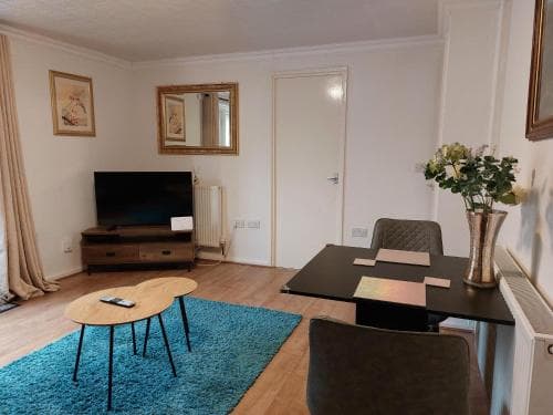 Lovely 2-Bed House in the heart of Woodhouse Leeds Image 2