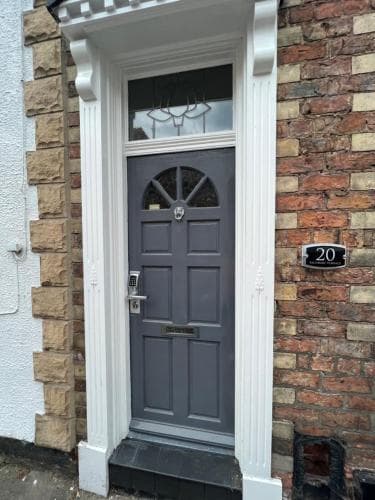 Bartley York central, walking distance to city Image 3