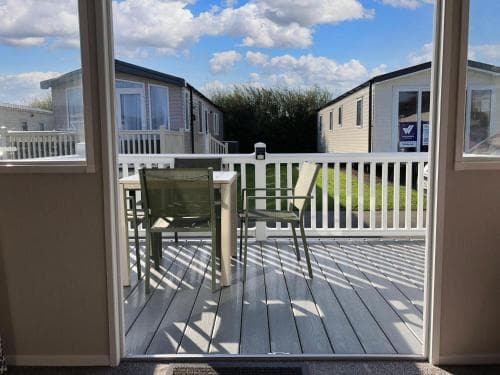 Beautiful 8 berth caravan with decking Image 2