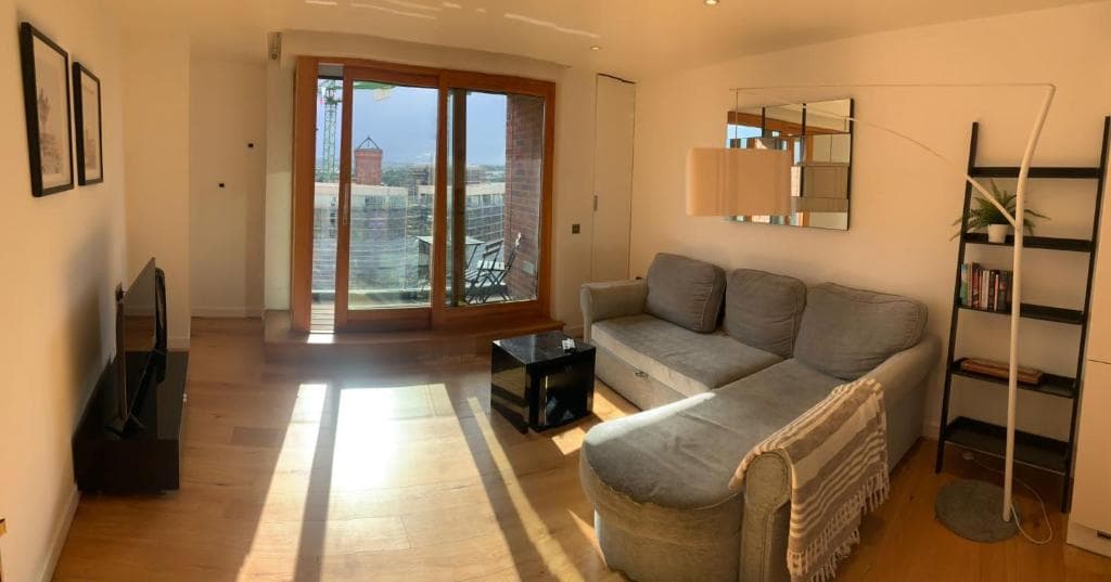 2 bed apartment in Granary Wharf Leeds Image 1