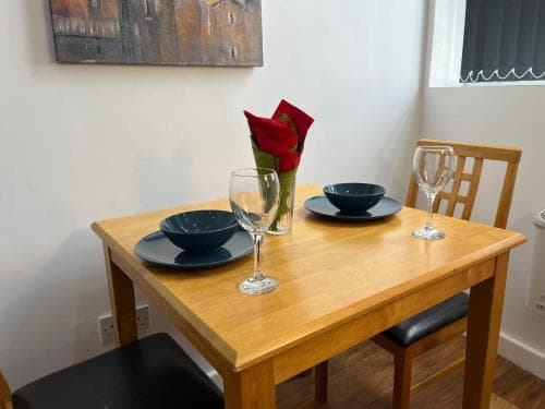 Valee Place, One Bedroom, Heart of wakefield, apartment 2 Image 3