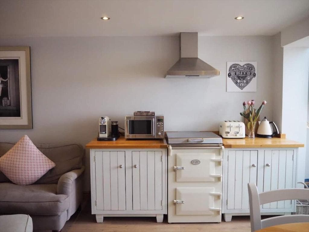 Annie’s cottage , Whitby . Beautiful sea views Image 1