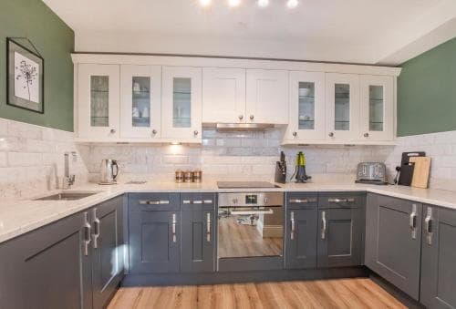 8 Blue Bridge- Elegant and Luxurious 1 Bedroom Apt- Free Parking Image 3