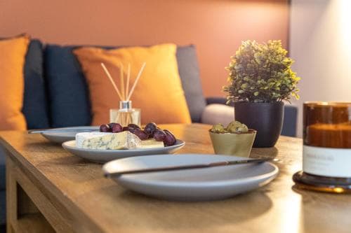 Queens Cabin South Bay 2 Bedroom Apartment - LOCL Properties Image 3