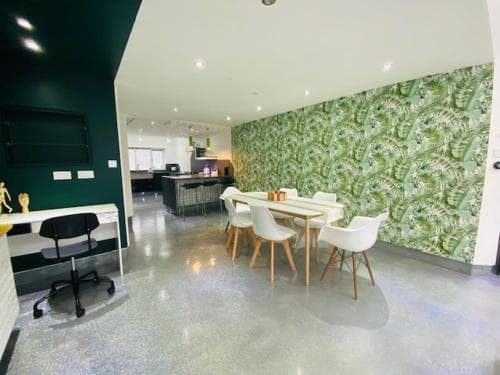 Wow Factor Open Plan 2Bed House, Free Parking & WiFi Image 3