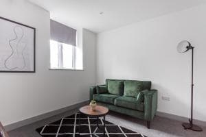 Modern 1 Bedroom Apartment Leeds Image 2
