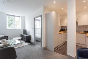 Contemporary 1 Bedroom Apartment Leeds Image 2