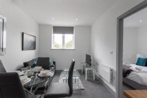 Charming 1 Bed Apartment in Leeds Image 2