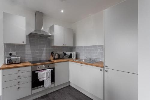 Charming 1 Bed Apartment in Leeds Image 3