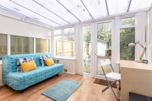 Pass the Keys Spacious Townhouse with 900Mbps Internet Parking Image 3