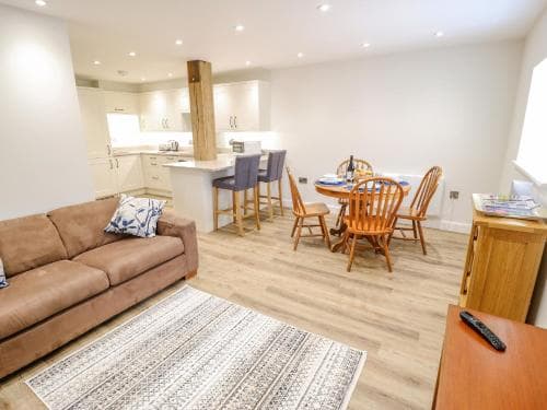 2 Bedroom Barn Conversion Image 2