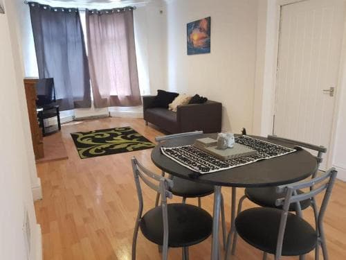 Spacious Pristine Serviced Accommodation 3 Image 6