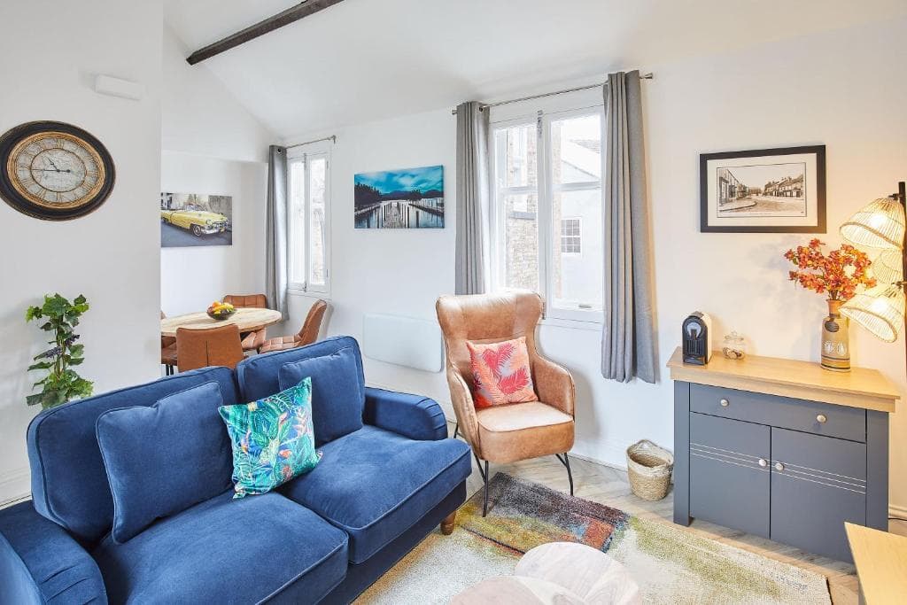 Host & Stay - 5, The Bank House Image 1