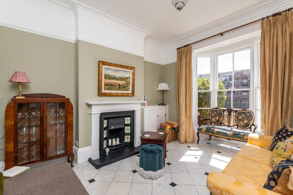 Pass the Keys Opulent 4 bed house in YO1 with riverside views Image 1