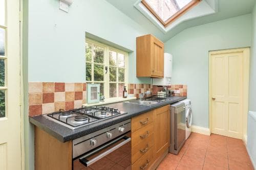 Pass the Keys Opulent 4 bed house in YO1 with riverside views Image 3