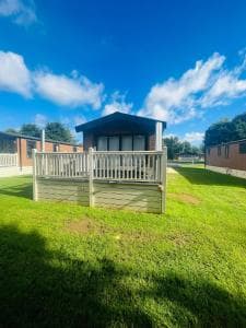 Jasmine Lodge with Hot Tub Image 3