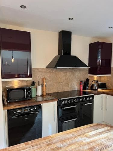 Luxury family home “The Glen” Image 3