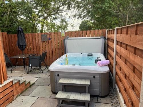 Holly Cabin with Hot Tub Image 3