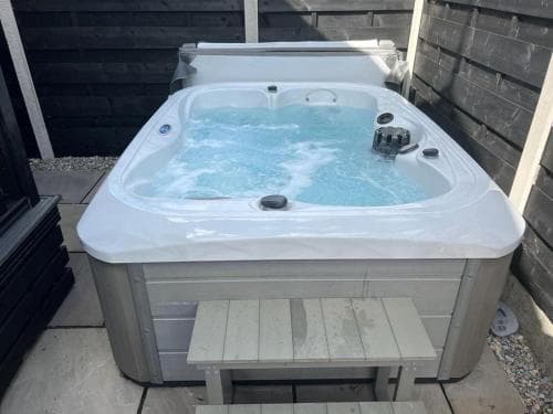 Ivy Cabin with Hot Tub Image 3