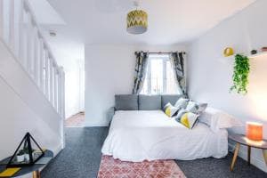 Lime Vale House by Lavender Stays Image 2