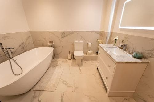 Luxury 4 Bedroom Home with Panoramic Views Image 3