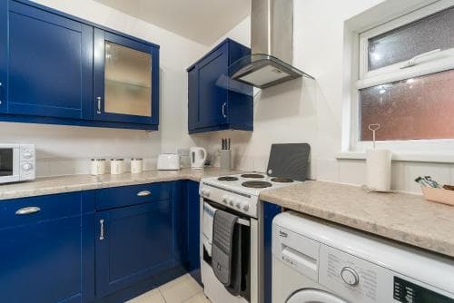 J's FrEsH Newly RefurB 2 Bedroom Garden Parking Image 3