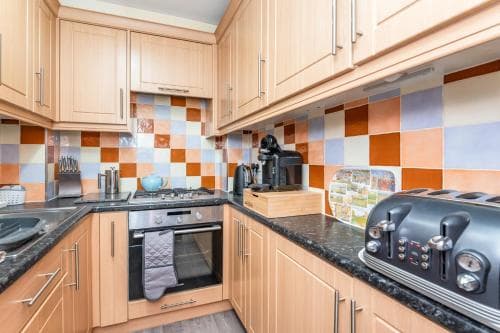 Pass the Keys Lovely Apt Minutes from the City Image 4