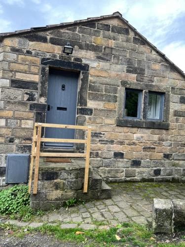 Walkers paradise on the Pennine way Charlestown Image 3