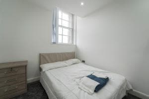 Luke Stays - Peckover Street Image 1