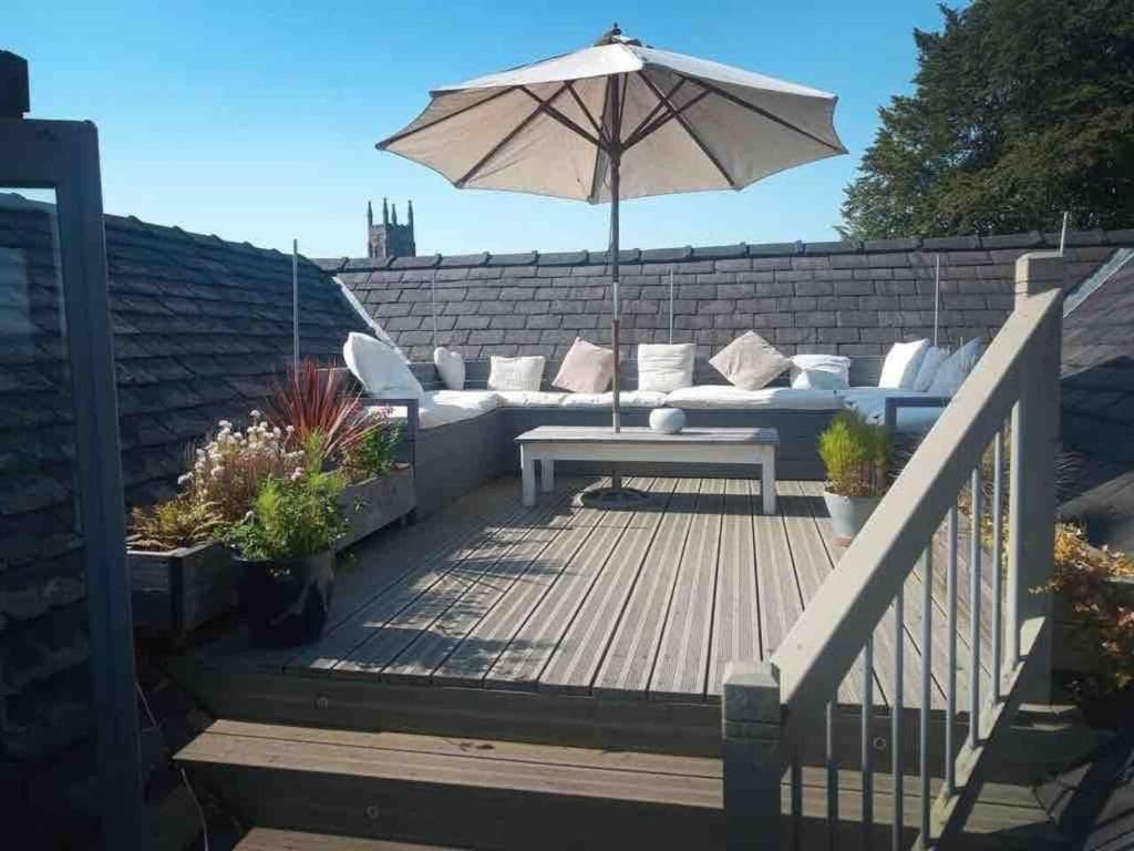 Luxury 3 bedroom penthouse w massive roof terrace Image 1