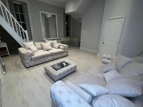 Luxury 3 bedroom penthouse w massive roof terrace Image 3