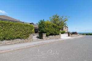 Stunning residence set on cliffside in Scarborough Image 2