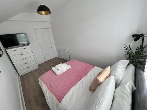 Eston Stylish 3 bedroom House Image 3