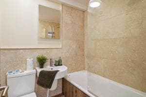 Lovely 1 bedroom unit with free parking Image 2