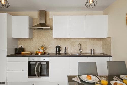 Modern 1 bedroom Catterick Flat w Free Parking Image 3