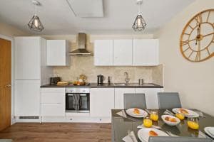 Modern 1 bedroom Catterick Flat w Free Parking Image 2