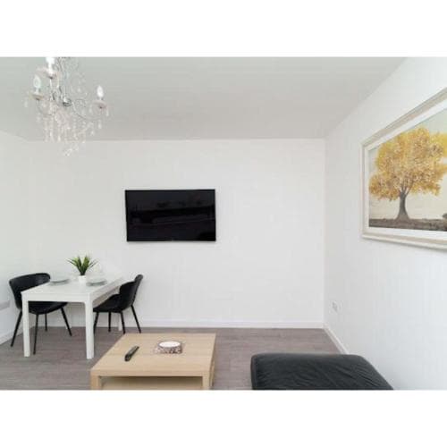 Icon Apartments Image 3