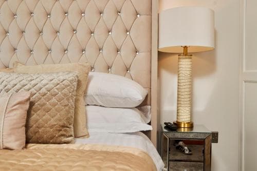 Deluxe City Apt, River Canal View& Free Parking! Image 3