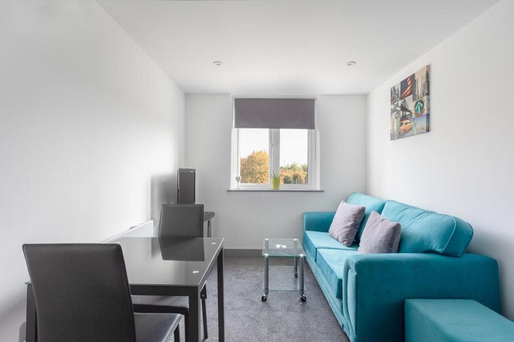 Cosy & Modern 1 Bedroom Apartment Leeds Image 2