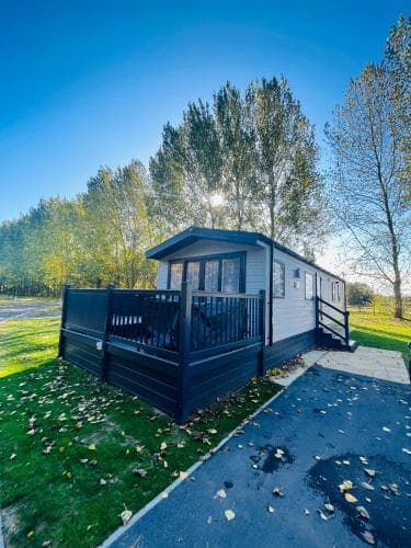 Blossom Lodge with Hot Tub Image 3