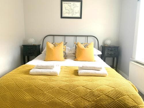 The Hampden - Free Parking - Central York Holiday House Home Image 3