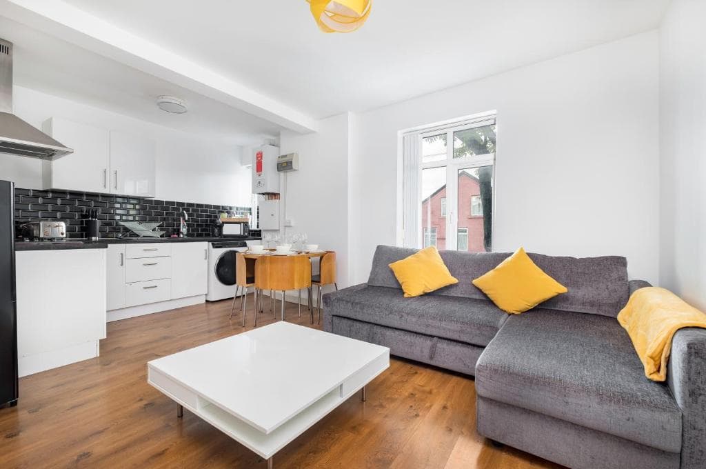 Meersbrook Luxury Duplex Apartment Image 4