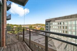 Beautiful 2 Bed in Central Sheffield - Parking Image 2